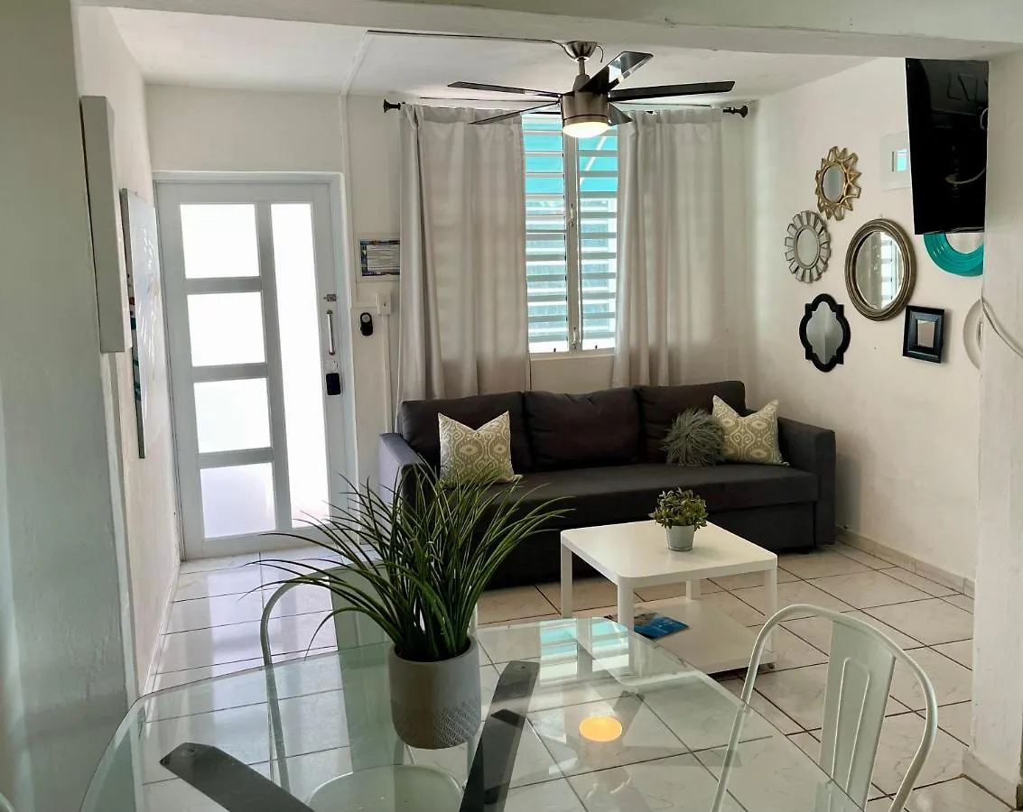 Multi Home In Isla Verde Beach Area With 5 Separate Apts Include 10 Bedrooms And 6 Bathrooms Sleep 26 People San Juan Portoryko